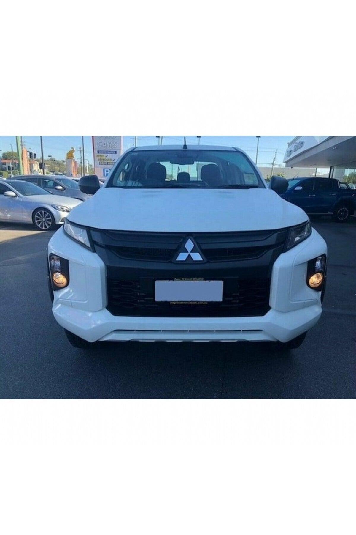 Mitsubishi L200 Ön Far Çerçevesi 2019+