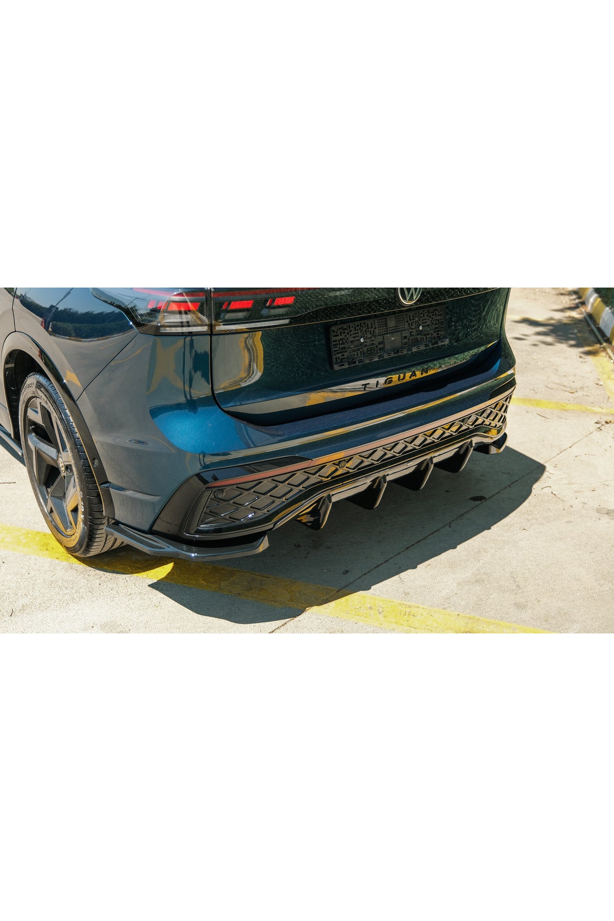 Volkswagen Tiguan R-Line 2024+ Body Kit Seti | Ön Lip + Difüzör + Marşpiyel + Flap + Tavan Spoileri