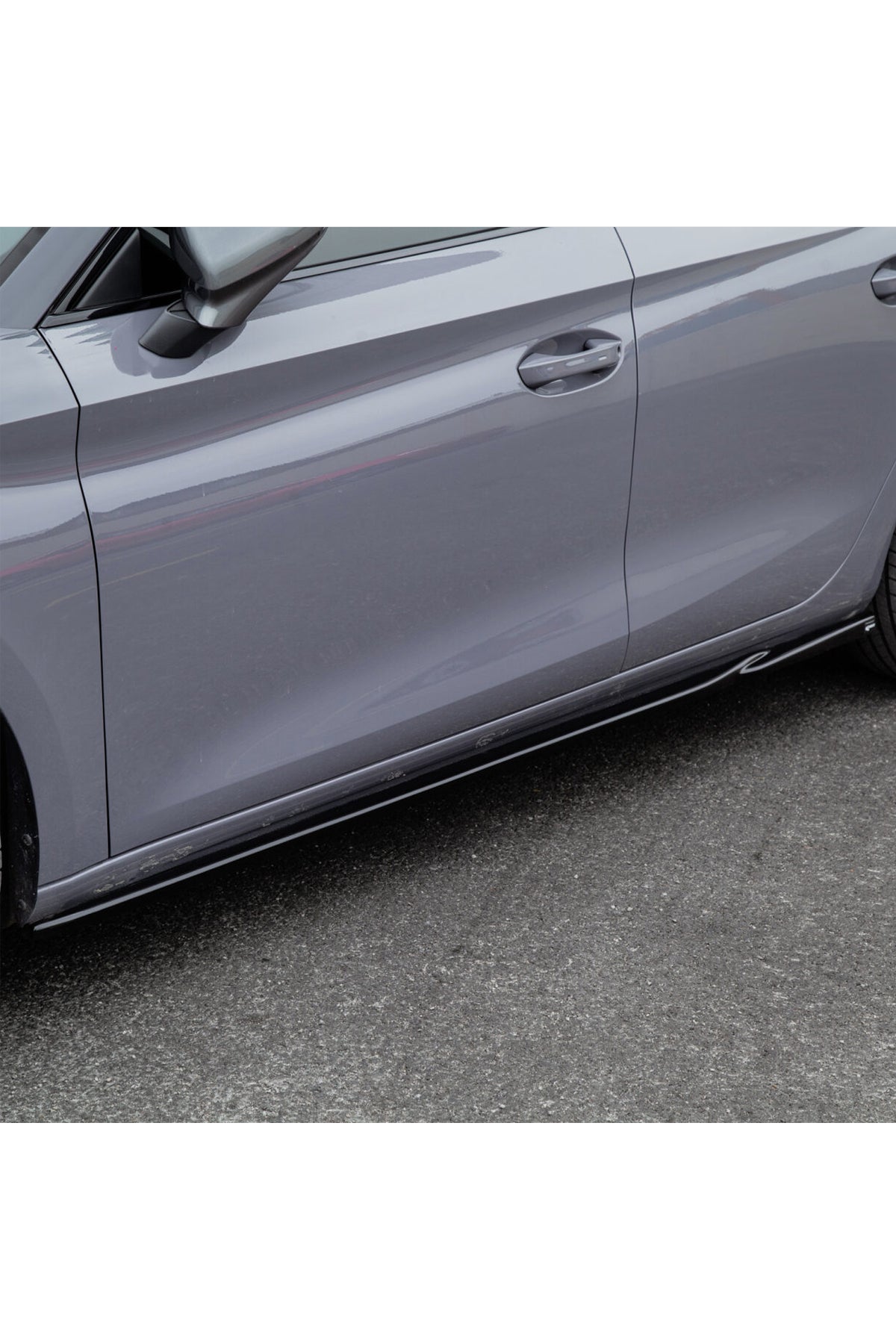 Cupra Leon 2020+ Piano Black Marşpiyel Seti | Yan Etek / Side Skirt Kaplama – Parlak Siyah