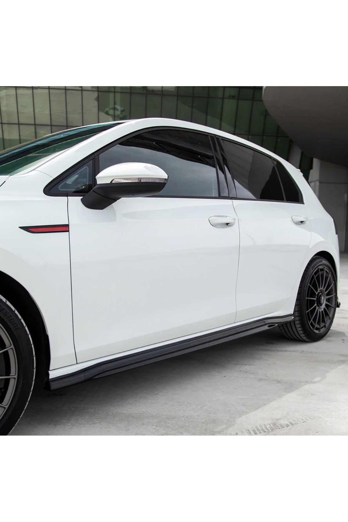 Volkswagen Golf 8 R-Line 2020+ Yan Marşpiyel Piano Black Marşpiyel Eki Seti