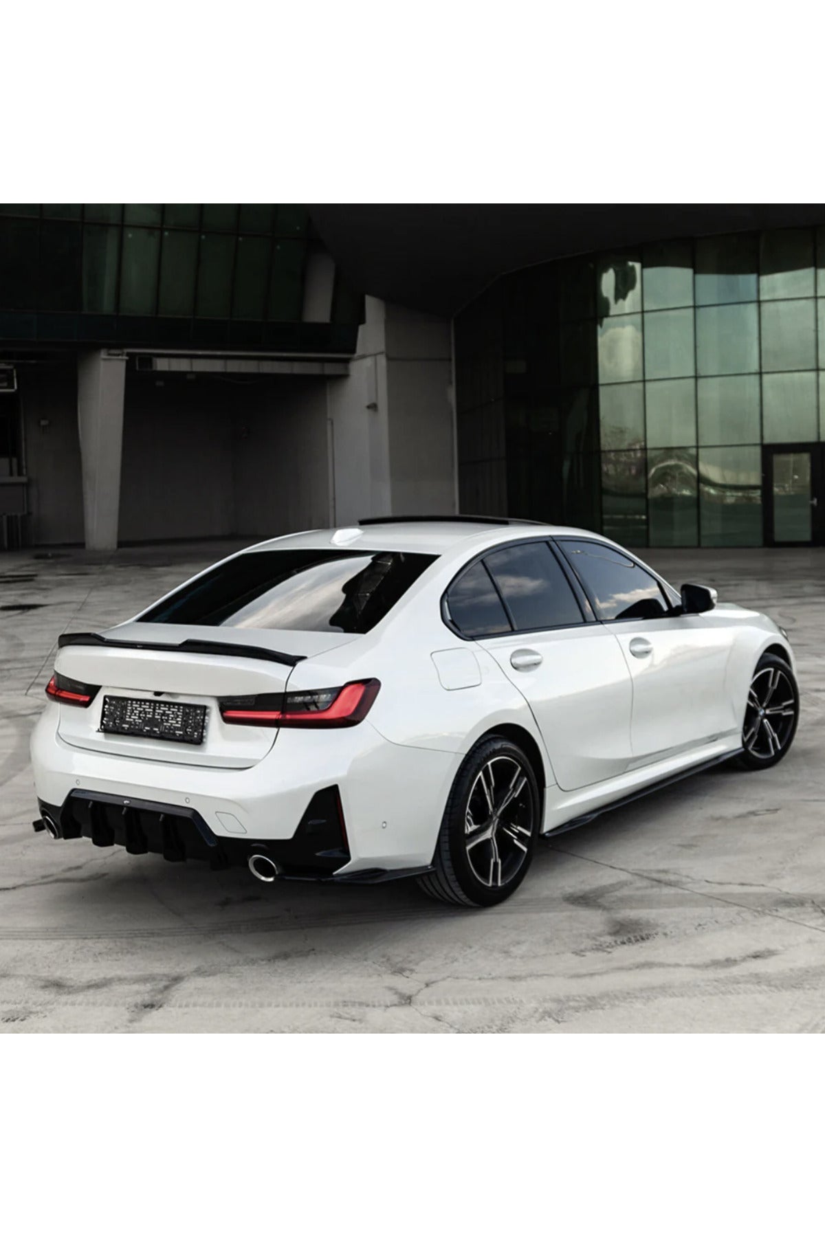 BMW 3 Serisi G20 2018+ Yan Marşpiyel M Paket Uyumlu Piano Black Marşpiyel Eki