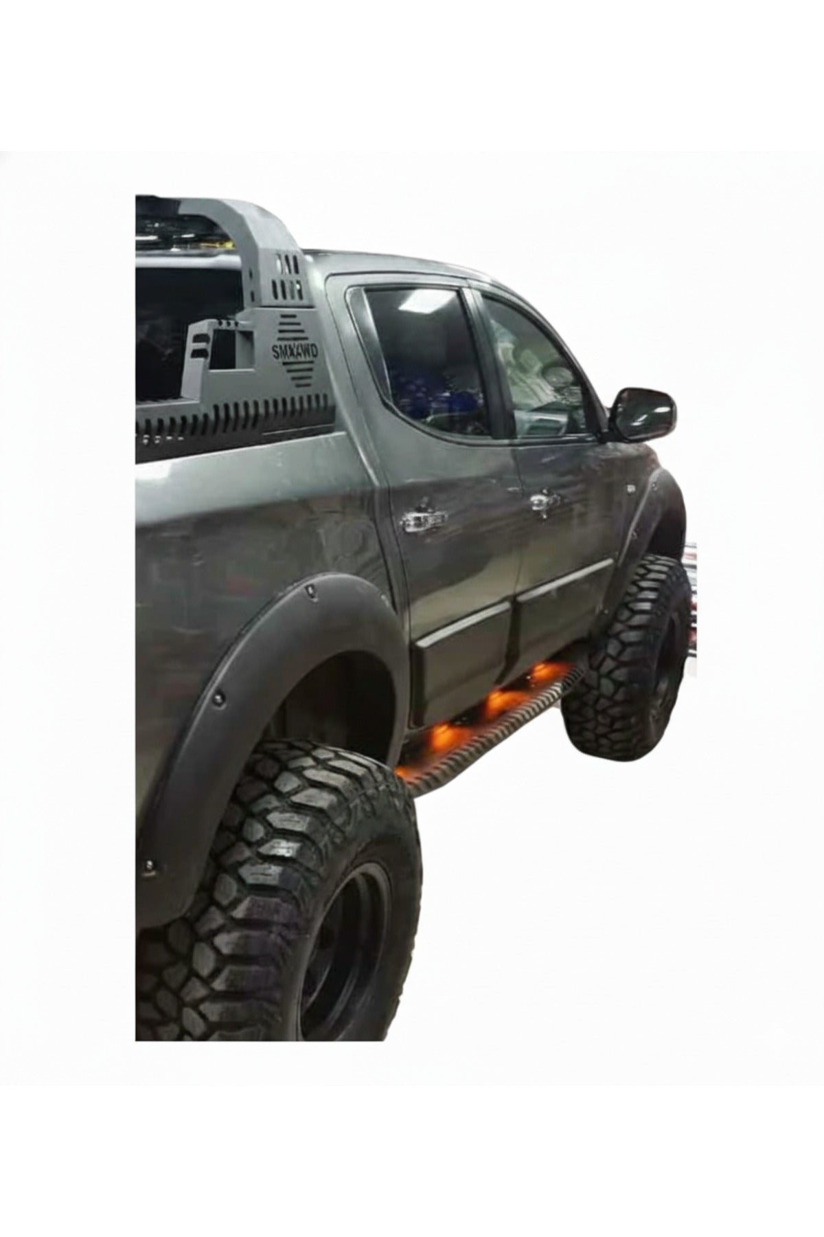 2007 Ve Üzeri̇ Tüm Modeller Uyumlu Mi̇tsubi̇shi̇ L200 Demi̇r Yan Basamak Ledli̇