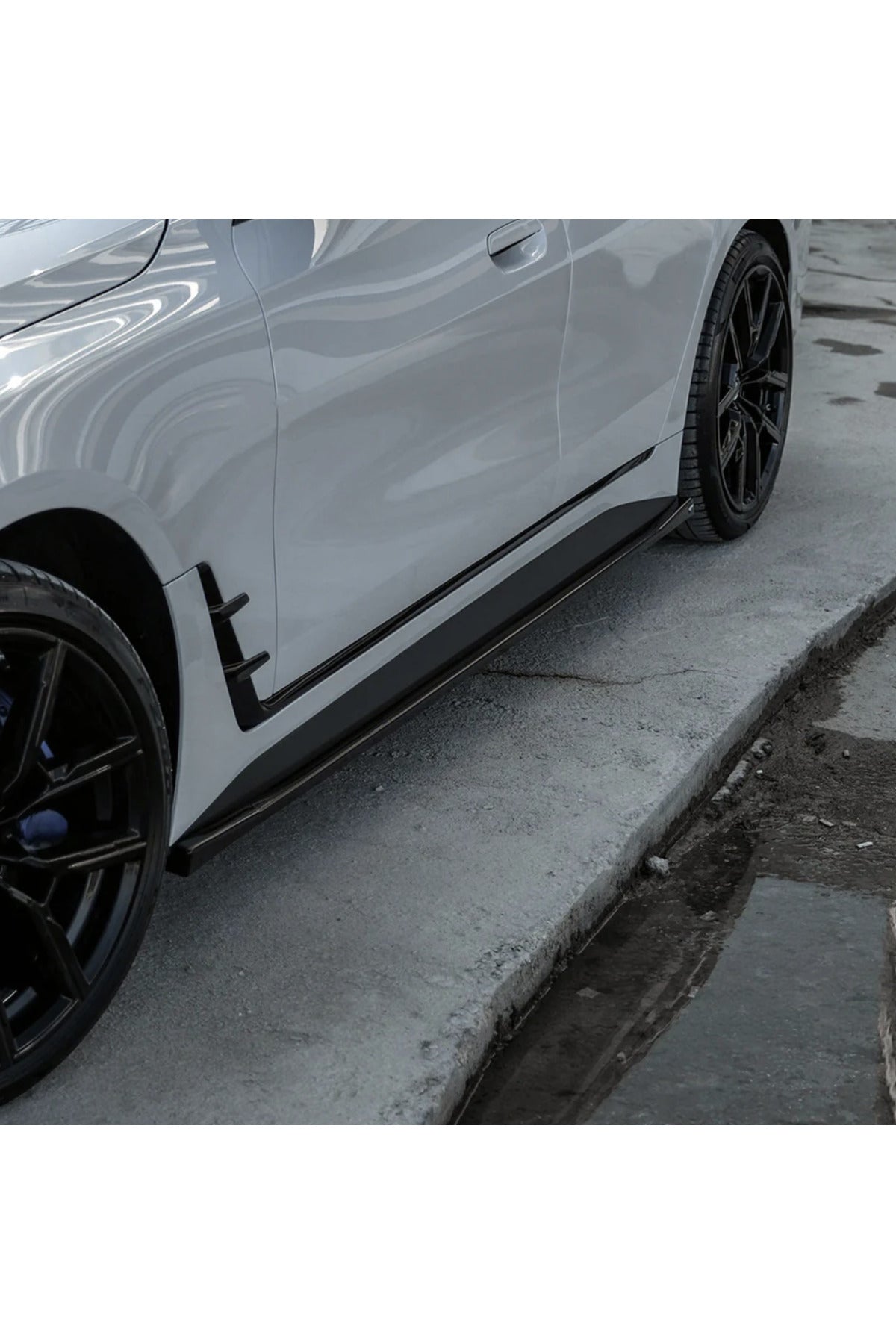 BMW 4 Serisi G26 Gran Coupe 2020+ Yan Marşpiyel M Paket Uyumlu Piano Black Marşpiyel Eki