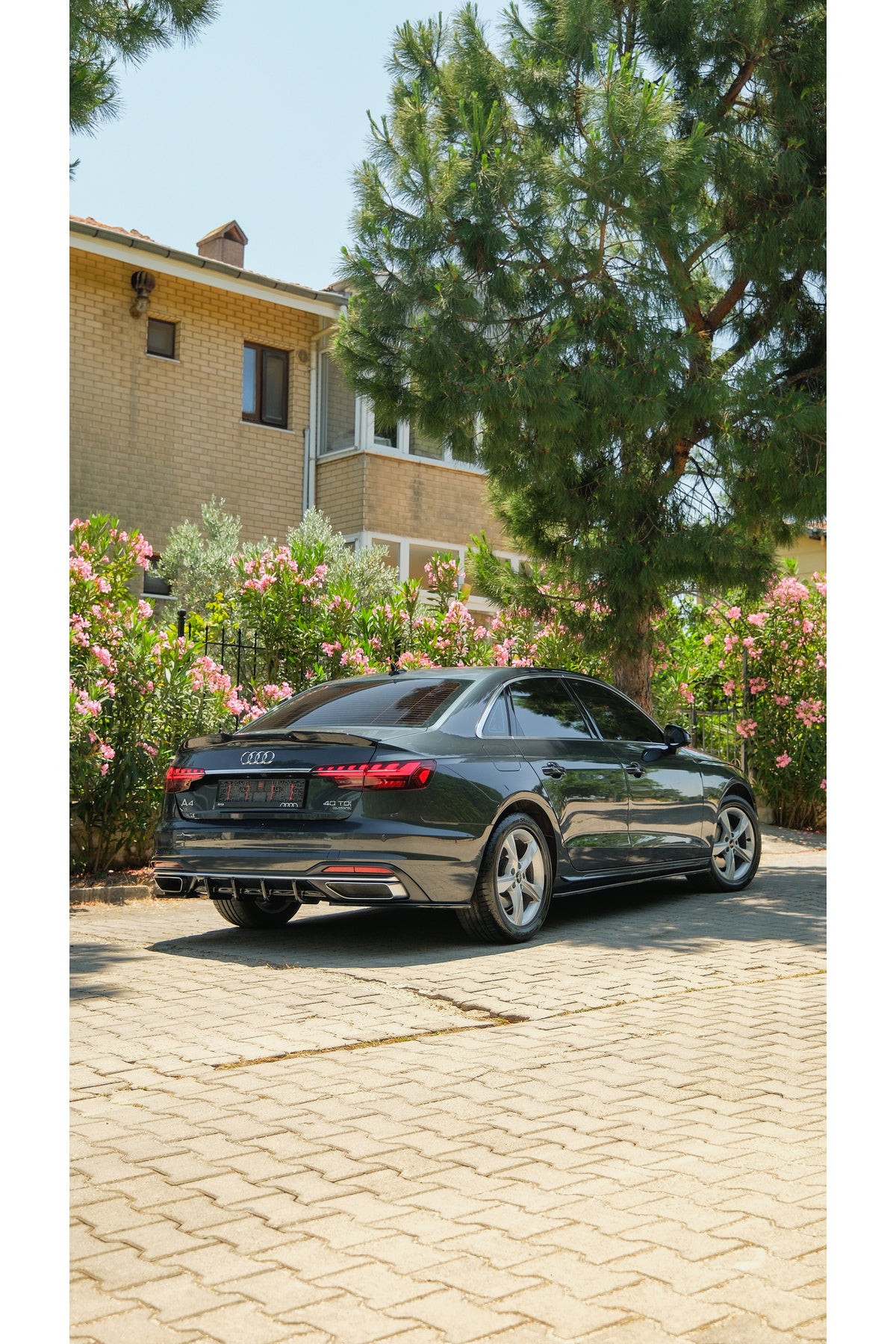 Audi A4 Yan Marşpiyel 2019-2024 | Standart / Advanced / Business Uyumlu Parlak Siyah Yan Etek Seti