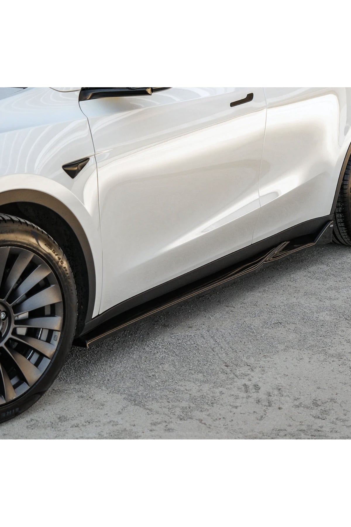 Tesla Model Y 2020-2025 Yan Marşpiyel Piano Black Marşpiyel Eki Seti