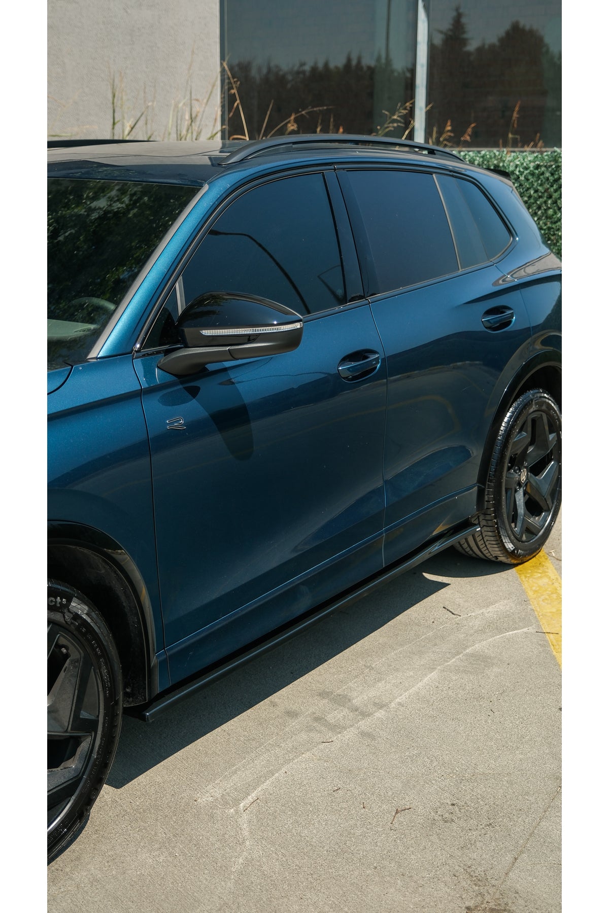 Volkswagen Tiguan R-Line 2024+ Body Kit Seti | Ön Lip + Difüzör + Marşpiyel + Flap + Tavan Spoileri