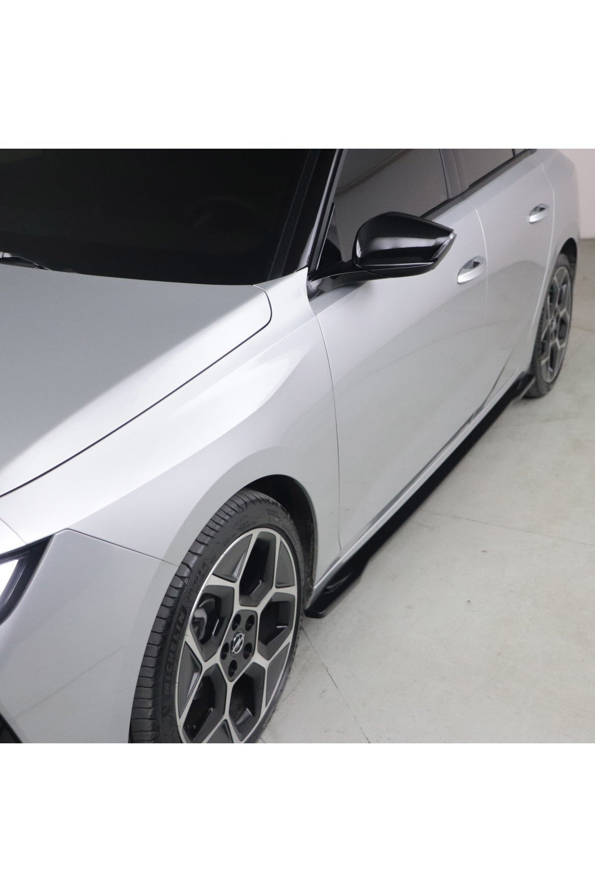 Opel Astra L 2020+ Yan Marşpiyel Piano Black ABS | Yan Etek - TMZ Garage