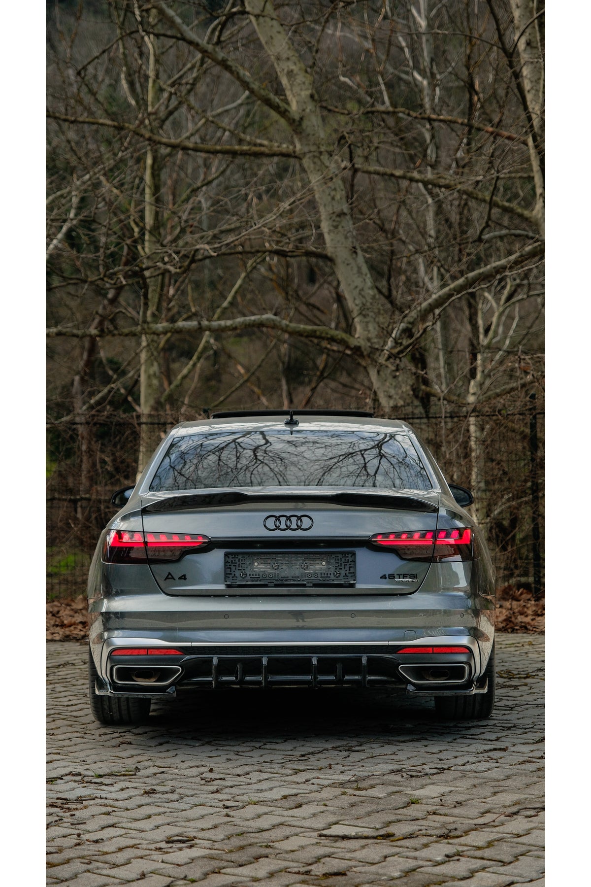 Audi A4 B9 S-Line Difüzör 2019-2024 | Parlak Siyah Sportif Arka Tampon Difüzörü