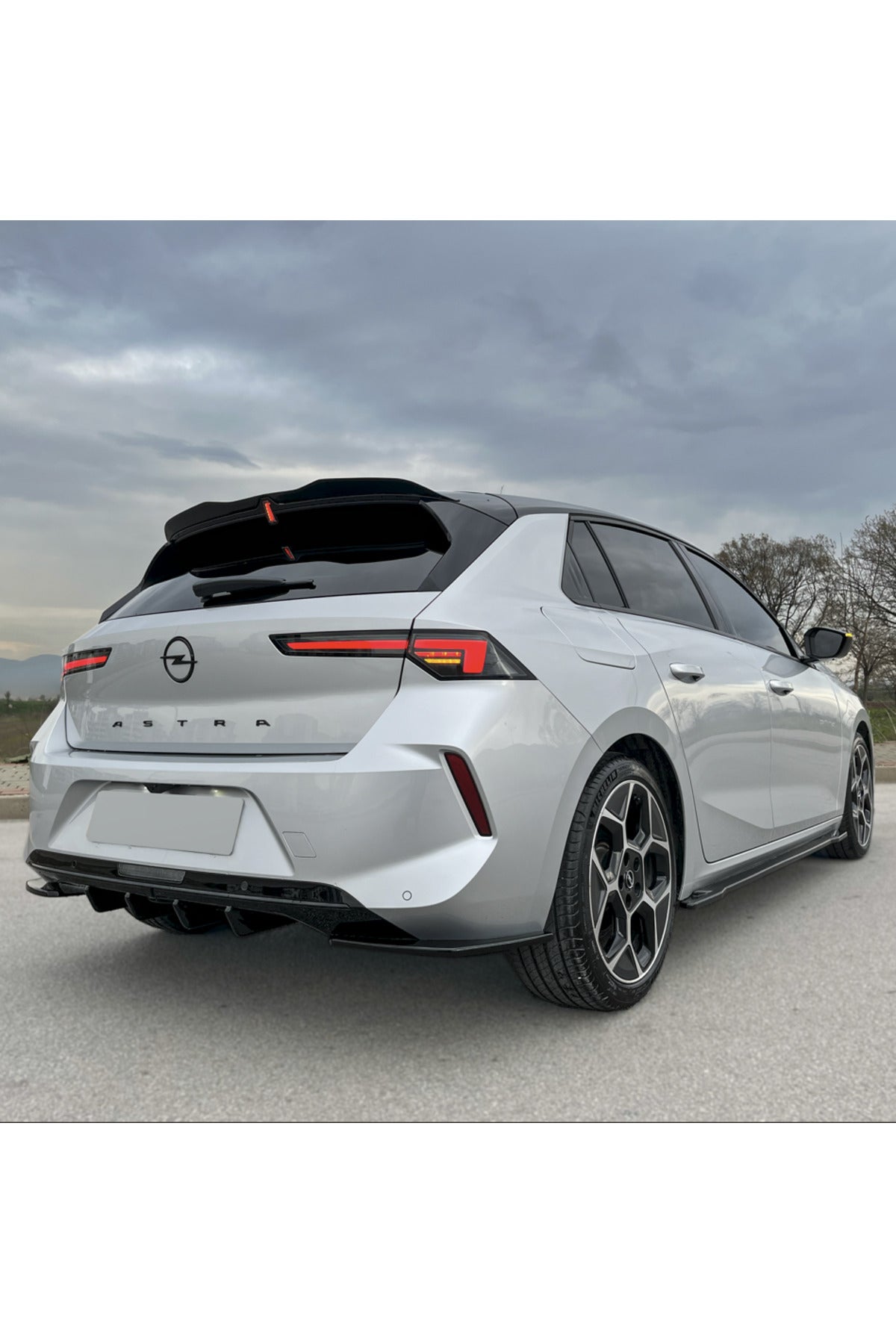 Opel Astra L 2020+ Arka Difüzör Piano Black ABS - TMZ Garage