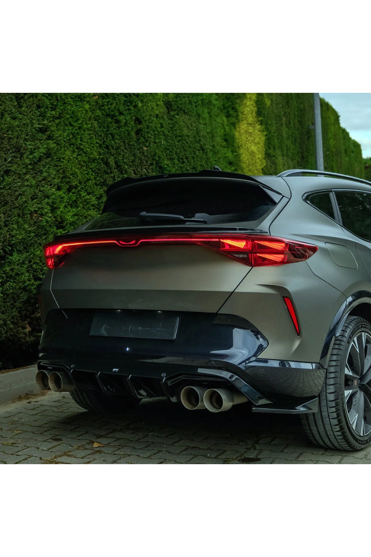 Cupra Formentor 2024+ Arka Difüzör Piano Black Difüzör Eki