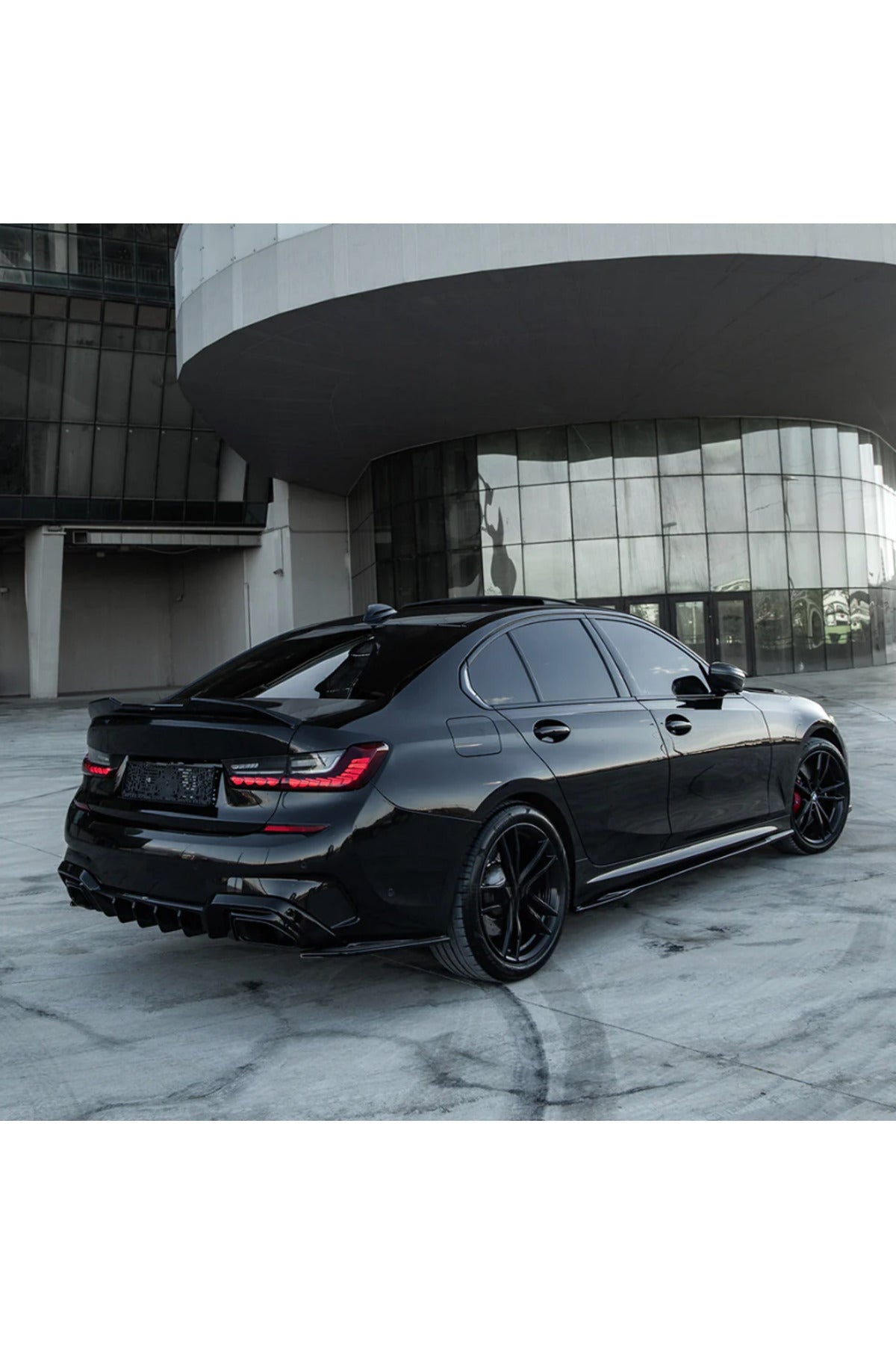 BMW 3 Serisi G20 2018-2022 Arka Difüzör M Paket Uyumlu Piano Black Difüzör