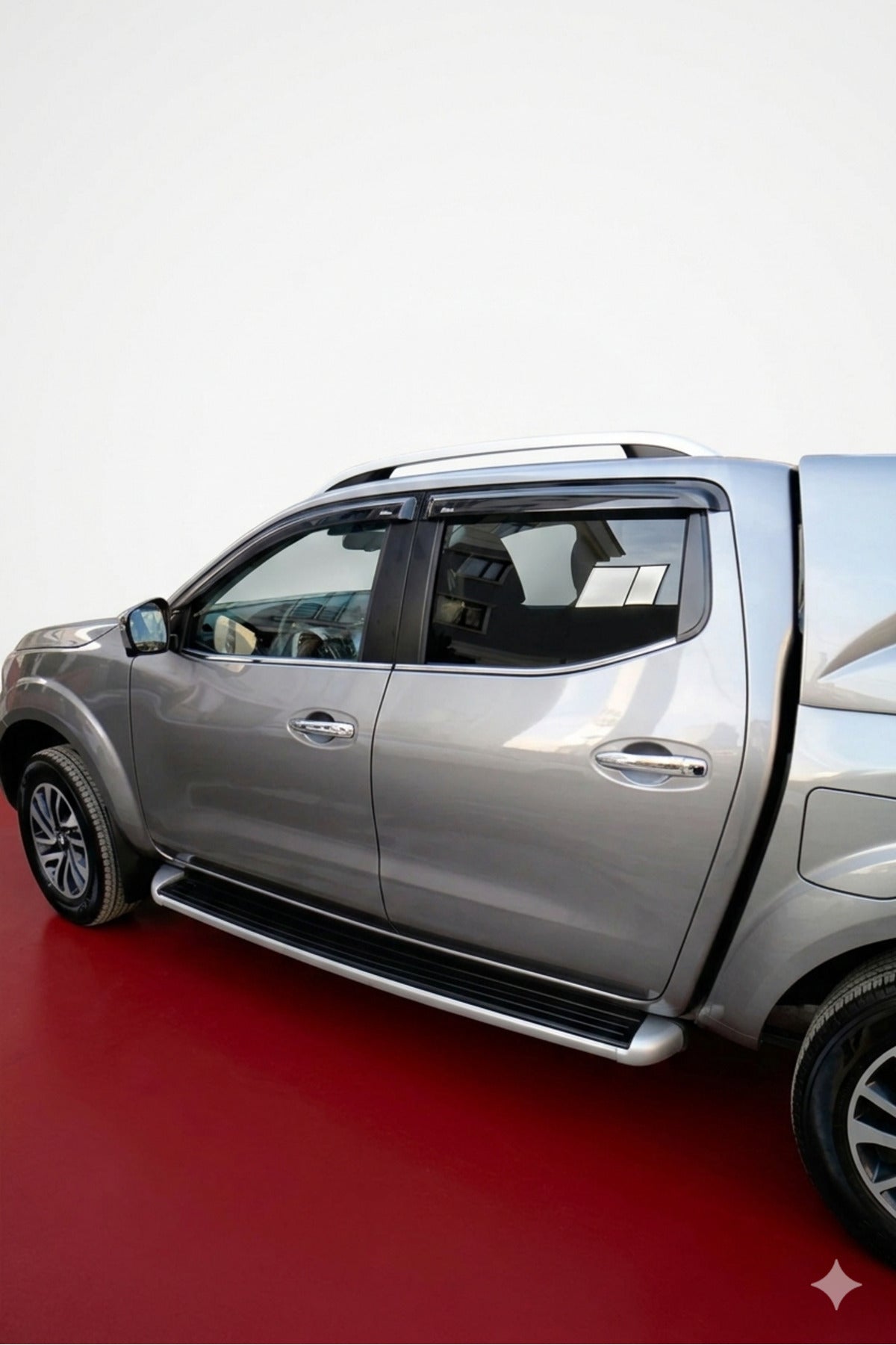 2016 Ve Üzeri̇ Ni̇ssan Navara Cam Rüzgarliği Enj İthal Ürün
