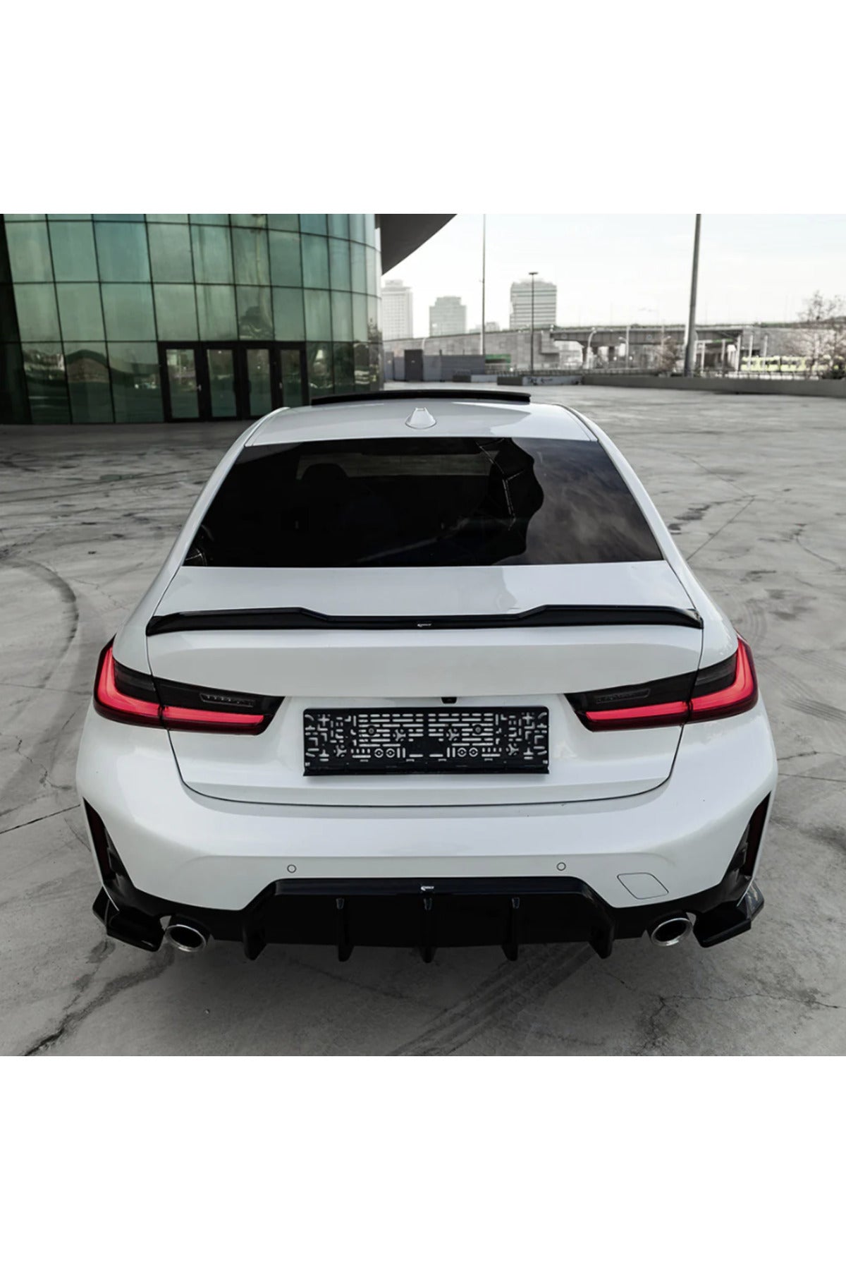 BMW 3 Serisi G20 LCI 2022+ Arka Difüzör M Paket Uyumlu Piano Black Difüzör