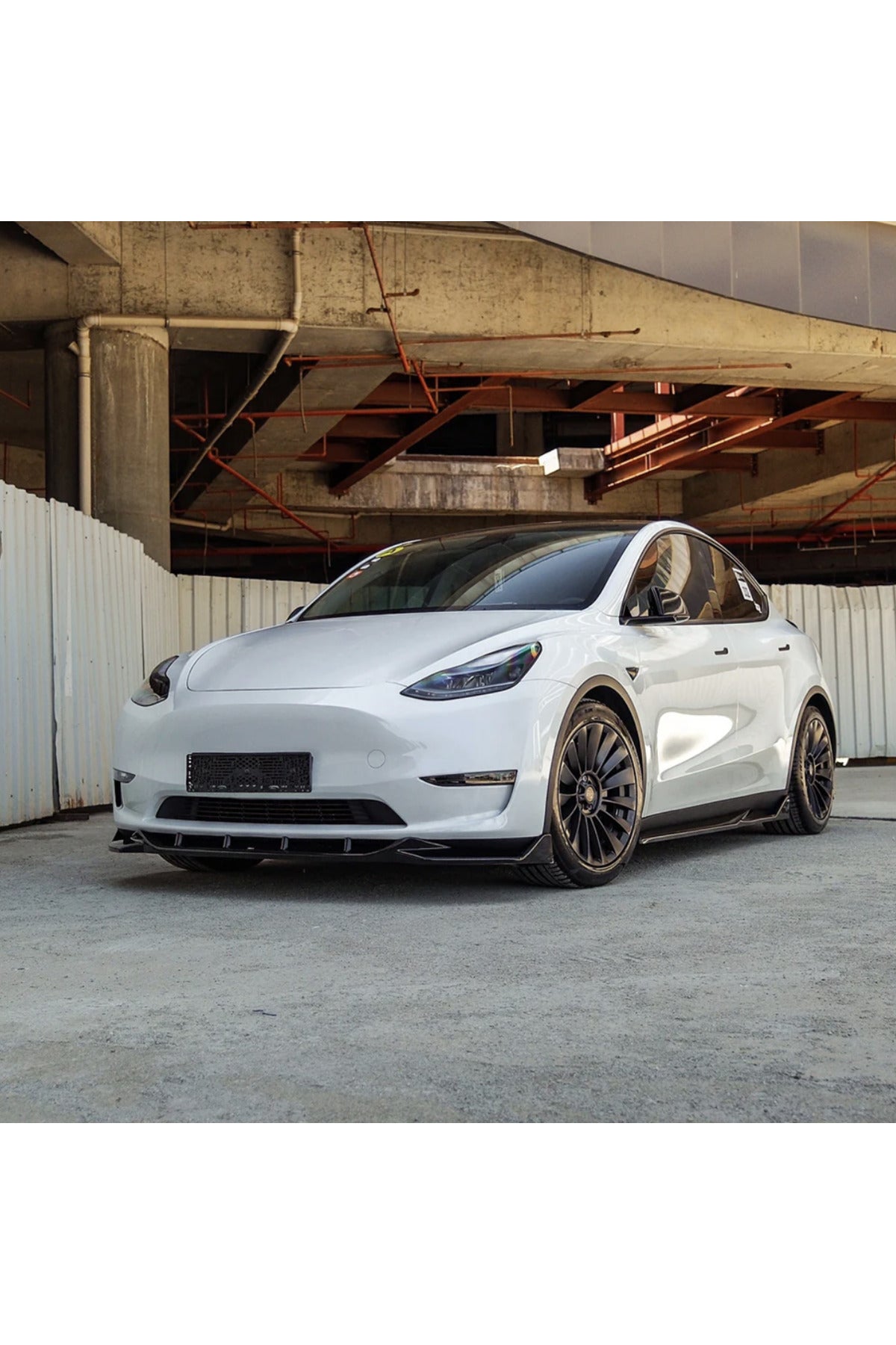 Tesla Model Y 2020-2025 Ön Lip Piano Black Ön Tampon Alt Eki