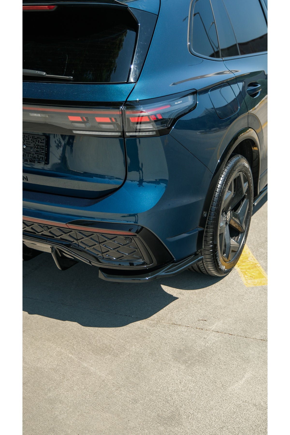 Volkswagen Tiguan R-Line 2024+ Body Kit Seti | Ön Lip + Difüzör + Marşpiyel + Flap + Tavan Spoileri