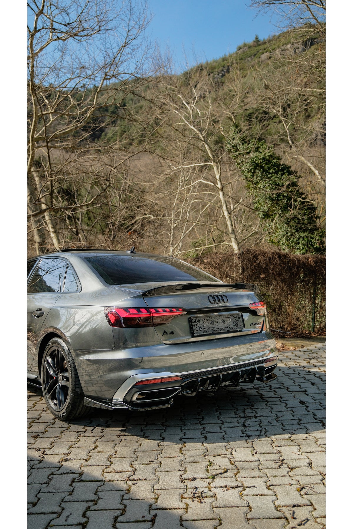 Audi A4 B9 S-Line Difüzör 2019-2024 | Parlak Siyah Sportif Arka Tampon Difüzörü
