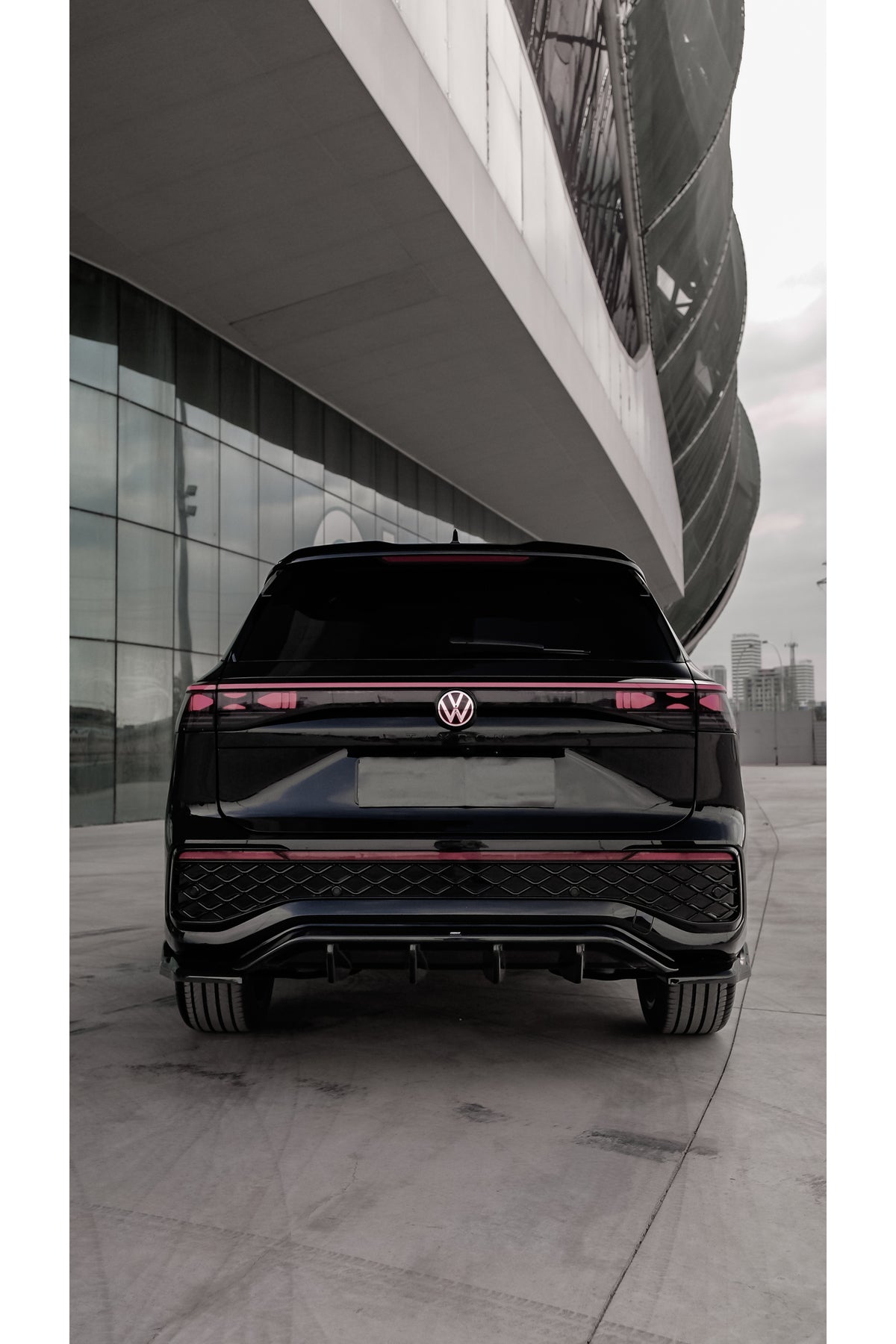 Volkswagen Tayron 2025+ R-Line Arka Difüzör | Piano Black Sportif Arka Tasarım