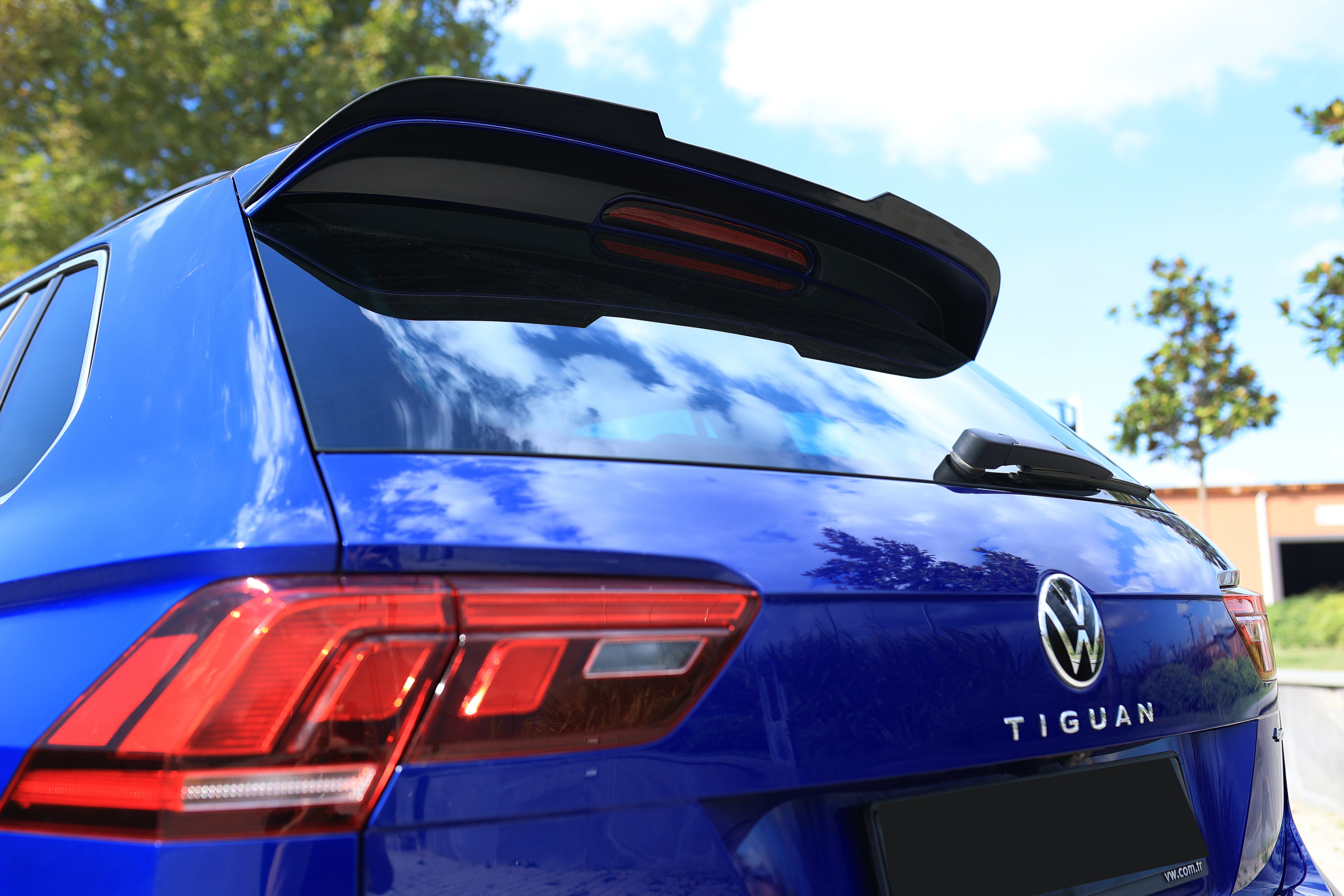 Volkswagen Tiguan R-Line 2020-2024 Parlak Siyah Bagaj Spoilerı | Sportif Arka Görünüm