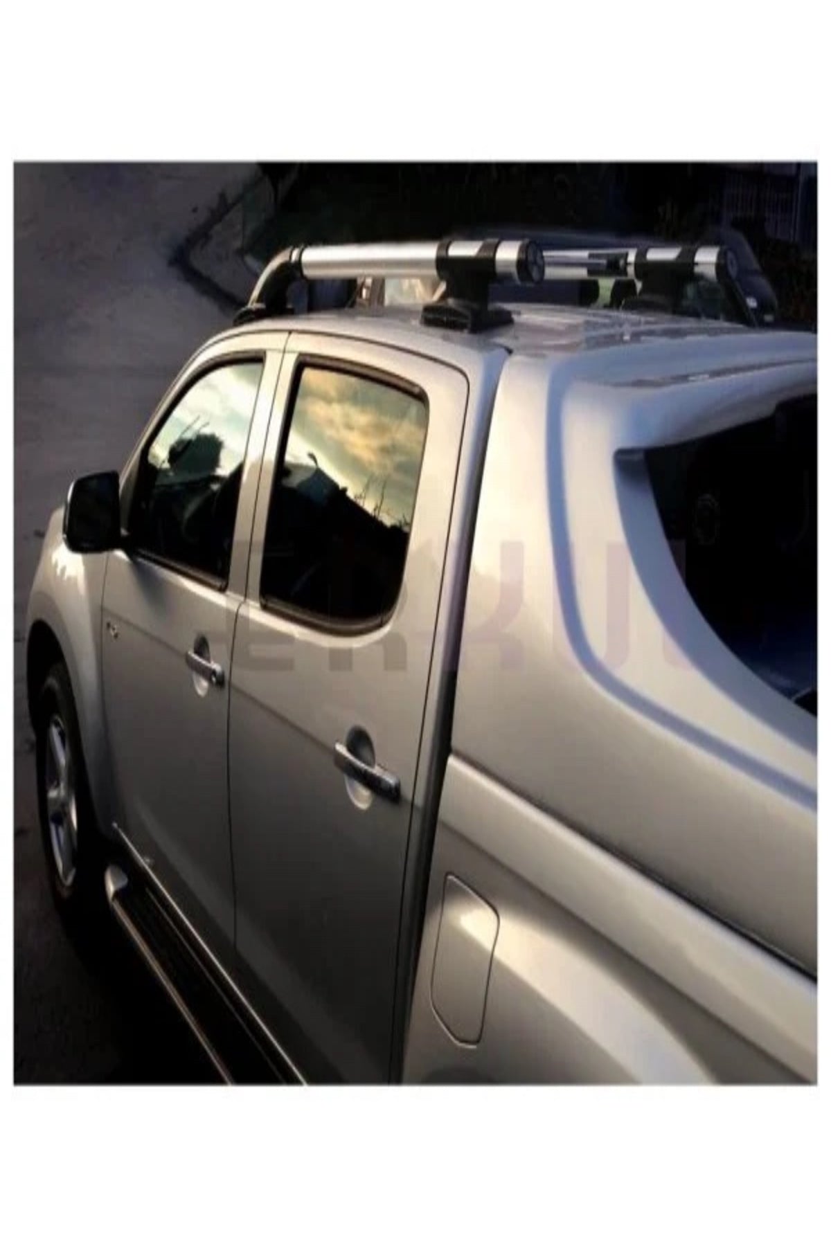 Tüm Nissan Navara Modellerine Uyumlu Boru Tip Tavan Çıtası Krom Yapışkanlı