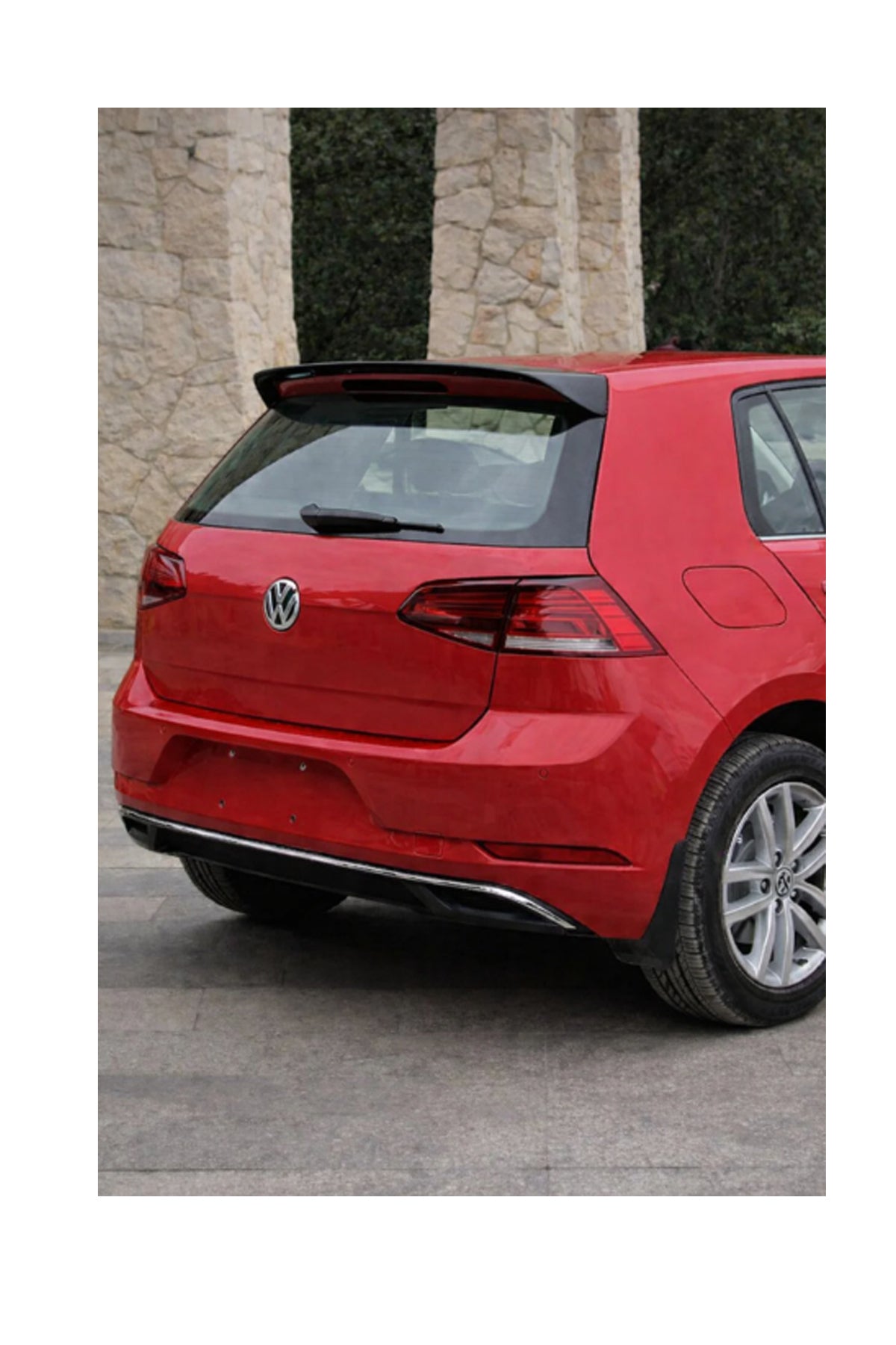 Volkswagen Golf 7 Parlak Siyah Spoiler | Sportif Tasarım | Şık Arka Görünüm