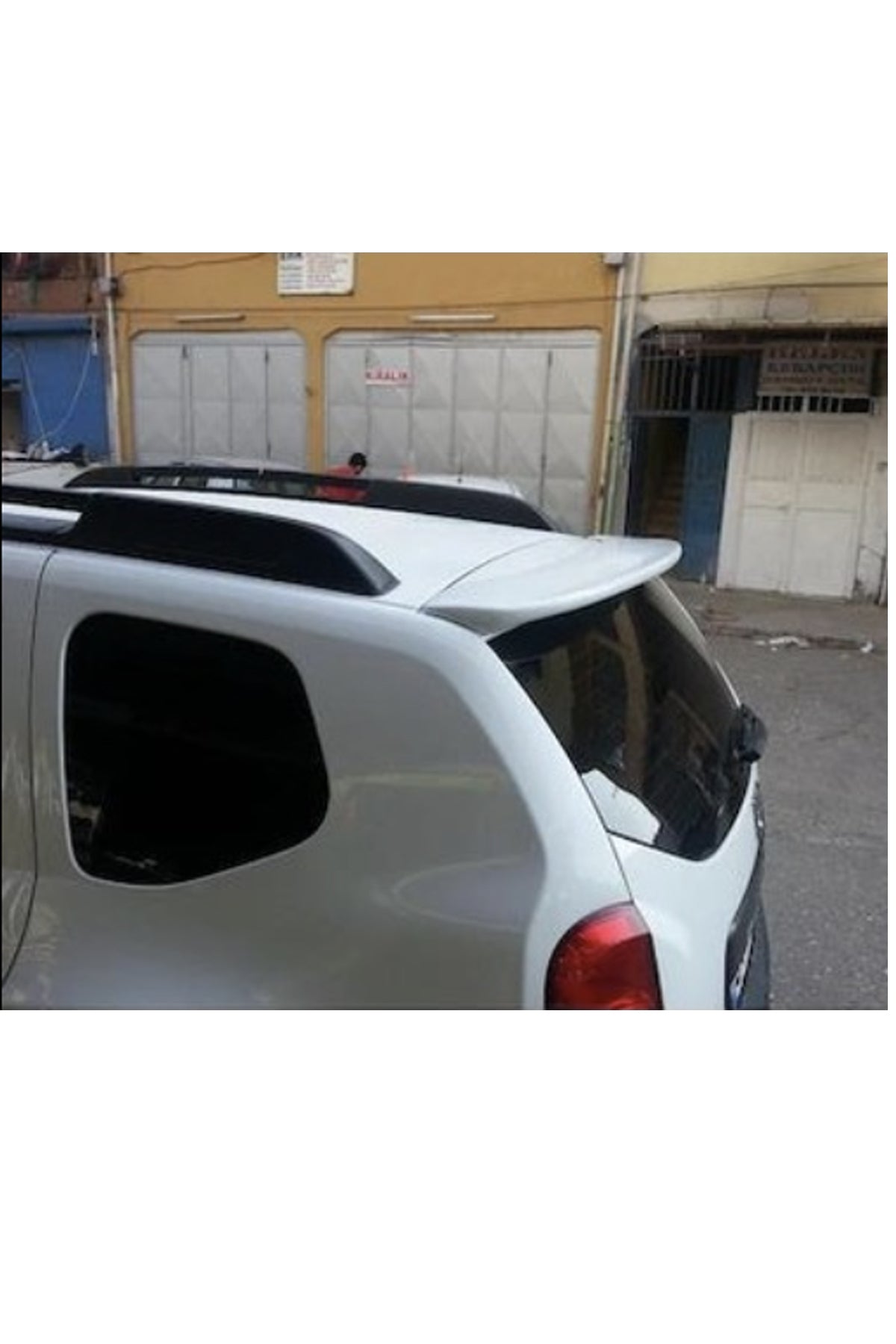 2010–2017 Dacia Duster Beyaz Boyalı Spoiler Bagaj Üstü Arka Rüzgarlık