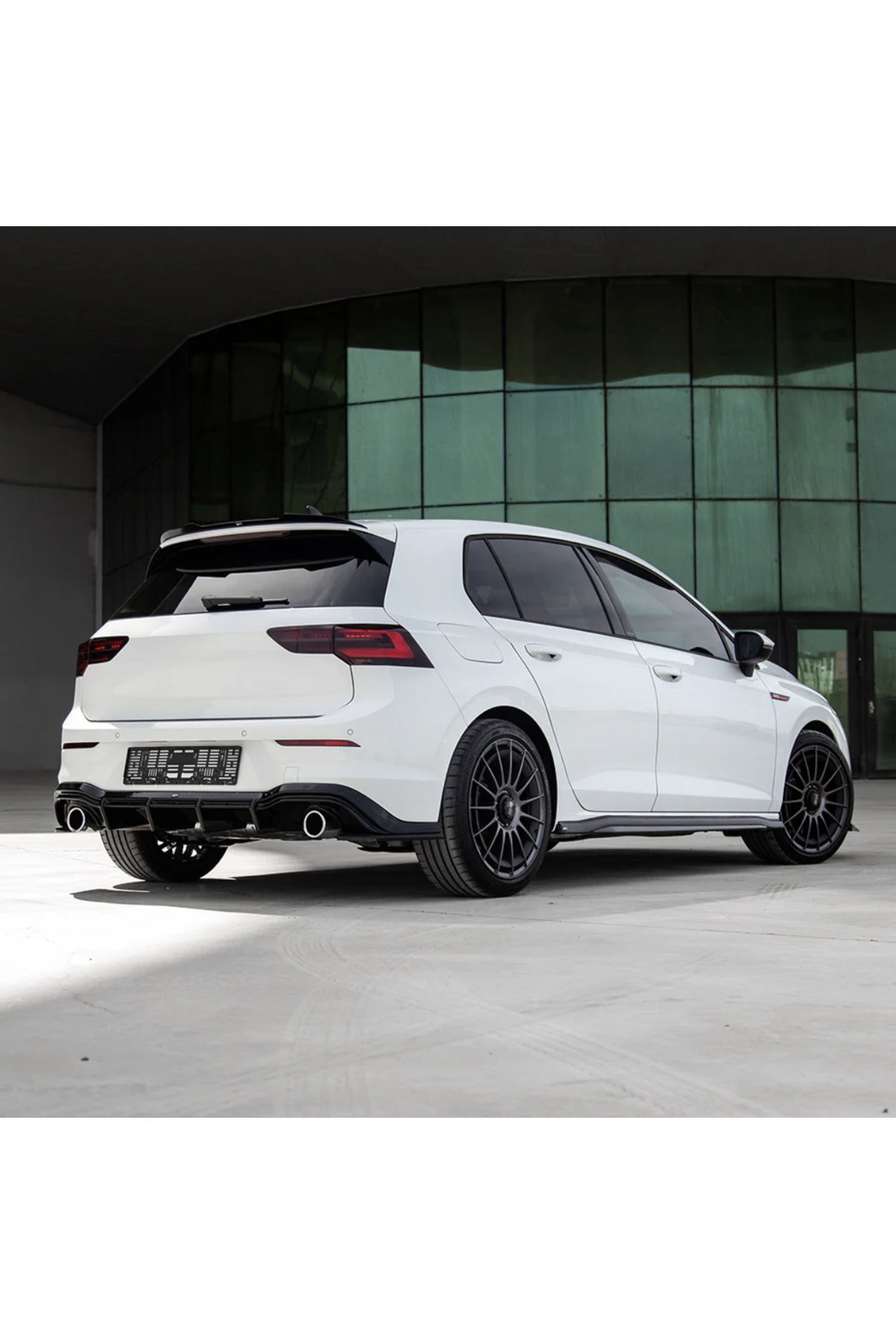 Volkswagen Golf 8 R-Line 2020+ Arka Difüzör Piano Black Difüzör Eki