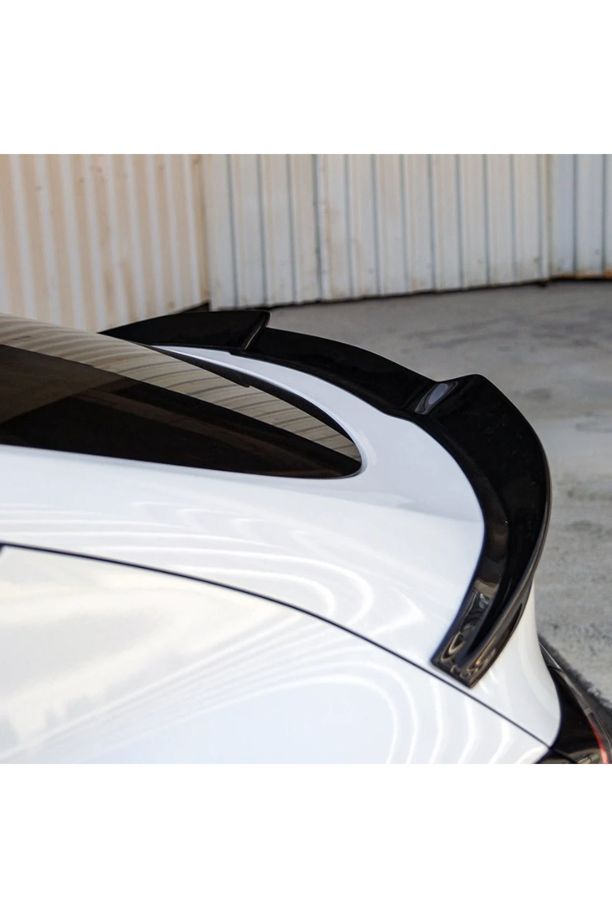 Tesla Model Y 2020-2025 Spoiler Piano Black Bagaj Üstü Spoiler Eki