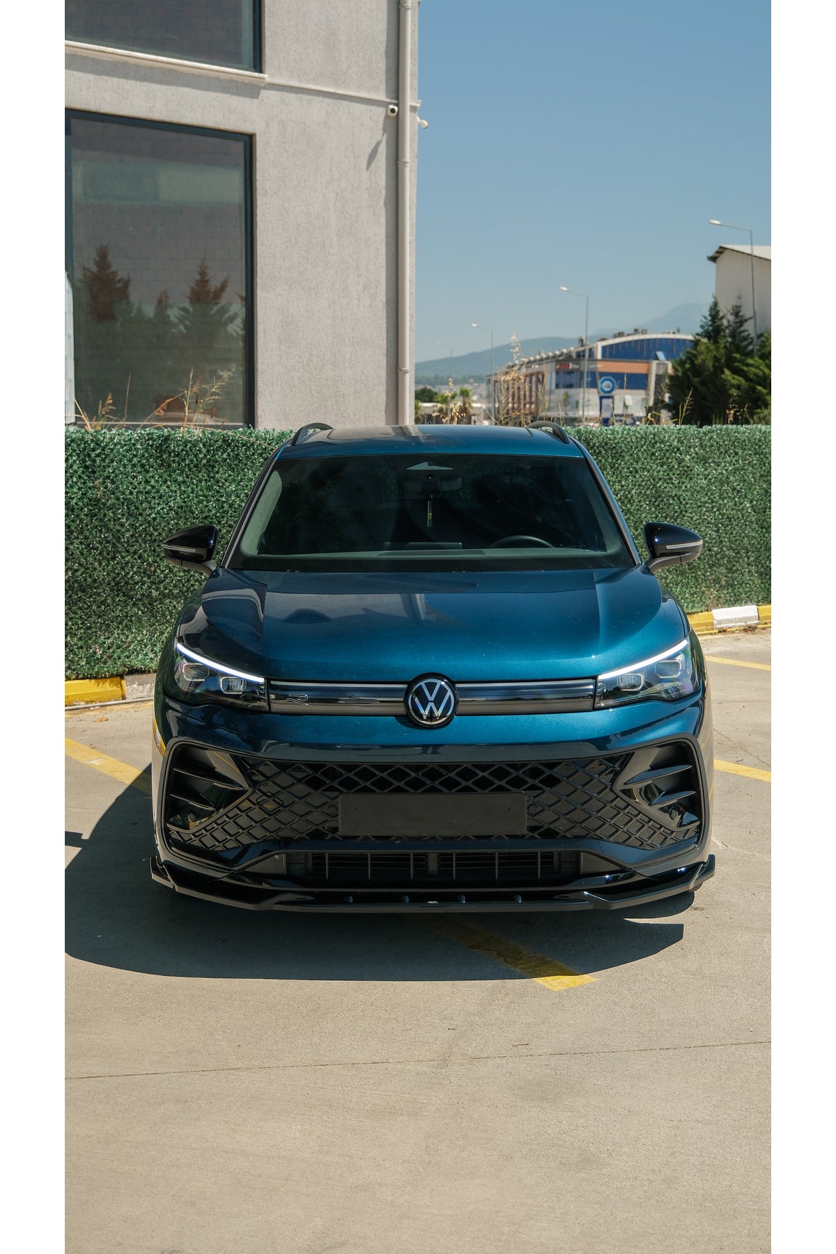Volkswagen Tiguan R-Line 2024+ Body Kit Seti | Ön Lip + Difüzör + Marşpiyel + Flap + Tavan Spoileri