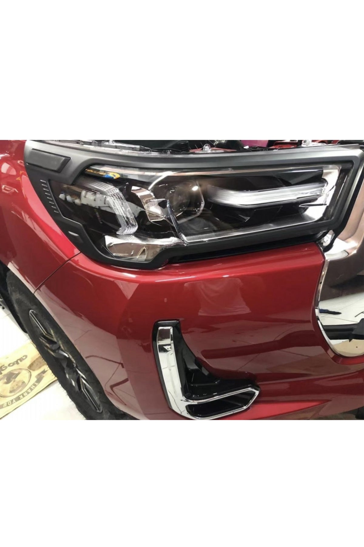 Toyota Hilux Invincible 2023+ Far Koruma Çerçevesi Mat Siyah Abs
