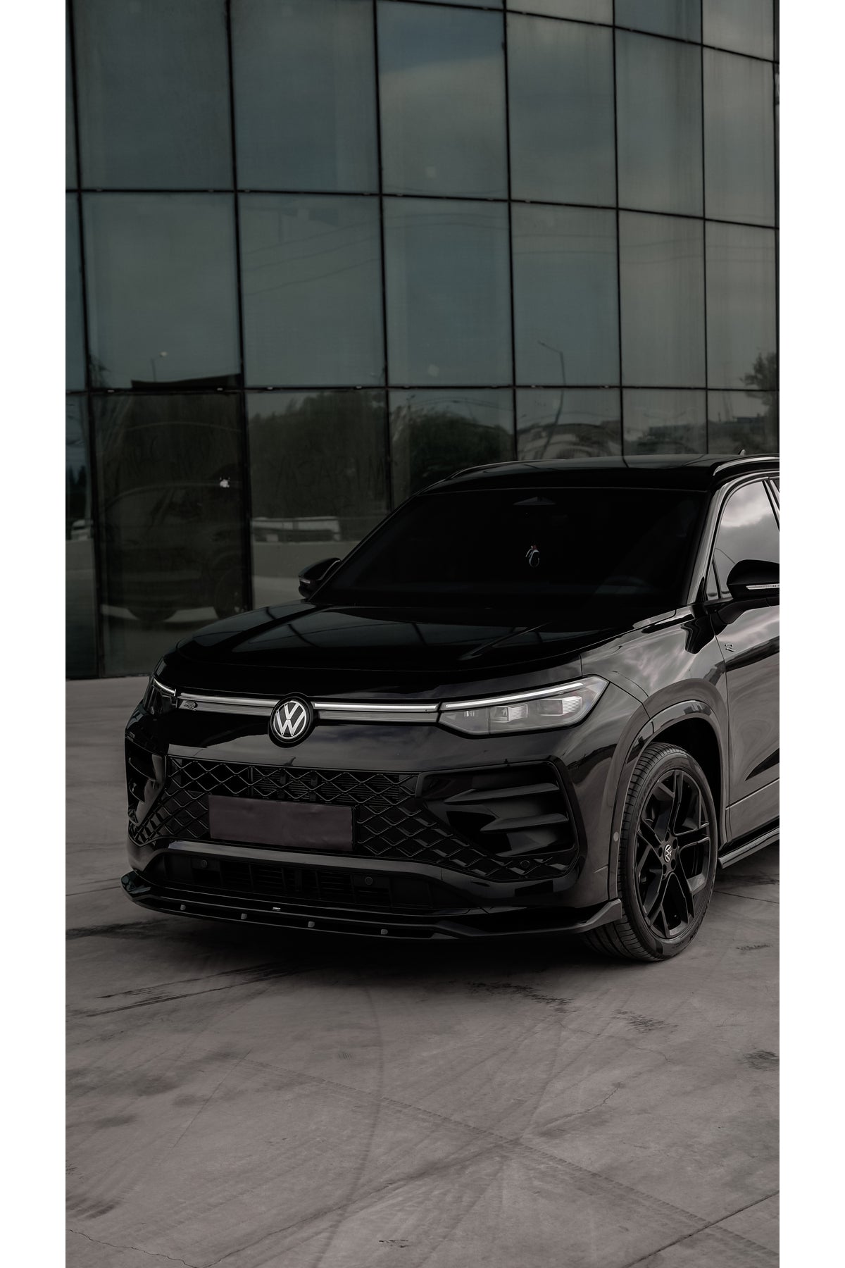 Volkswagen Tayron 2025+ R-Line Piano Black Body Kit Seti | Ön Lip + Marşpiyel + Difüzör + Flap + Bagaj Spoilerı