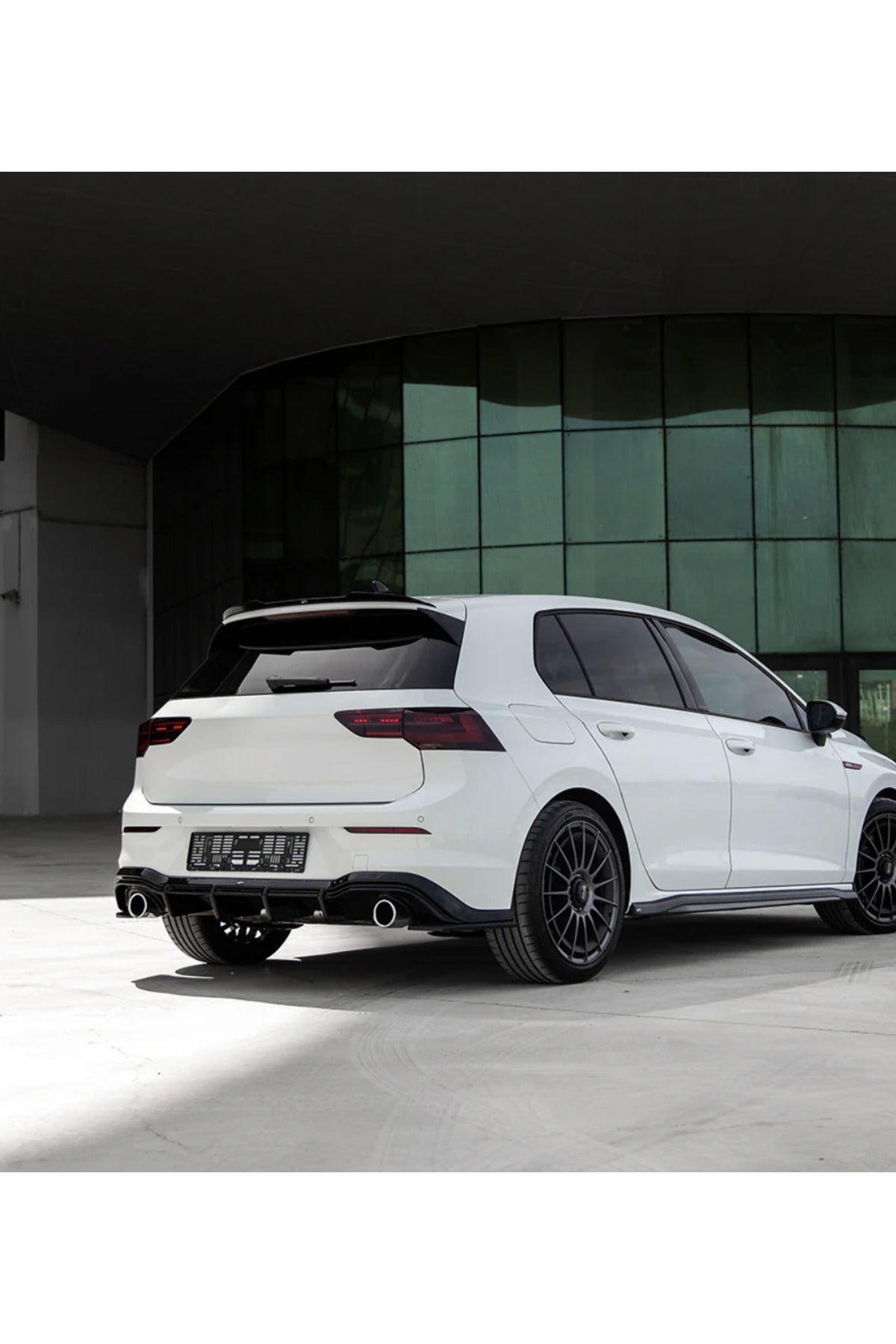 Volkswagen Golf 8 R-Line 2020+ Spoiler Piano Black Bagaj Üstü Spoiler Eki