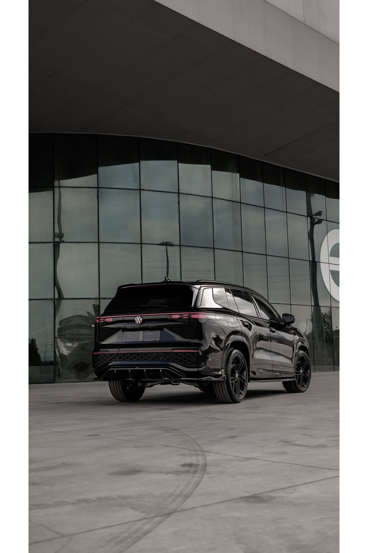 Volkswagen Tayron 2025+ R-Line Piano Black Bagaj Spoilerı | Parlak Siyah Premium Tasarım
