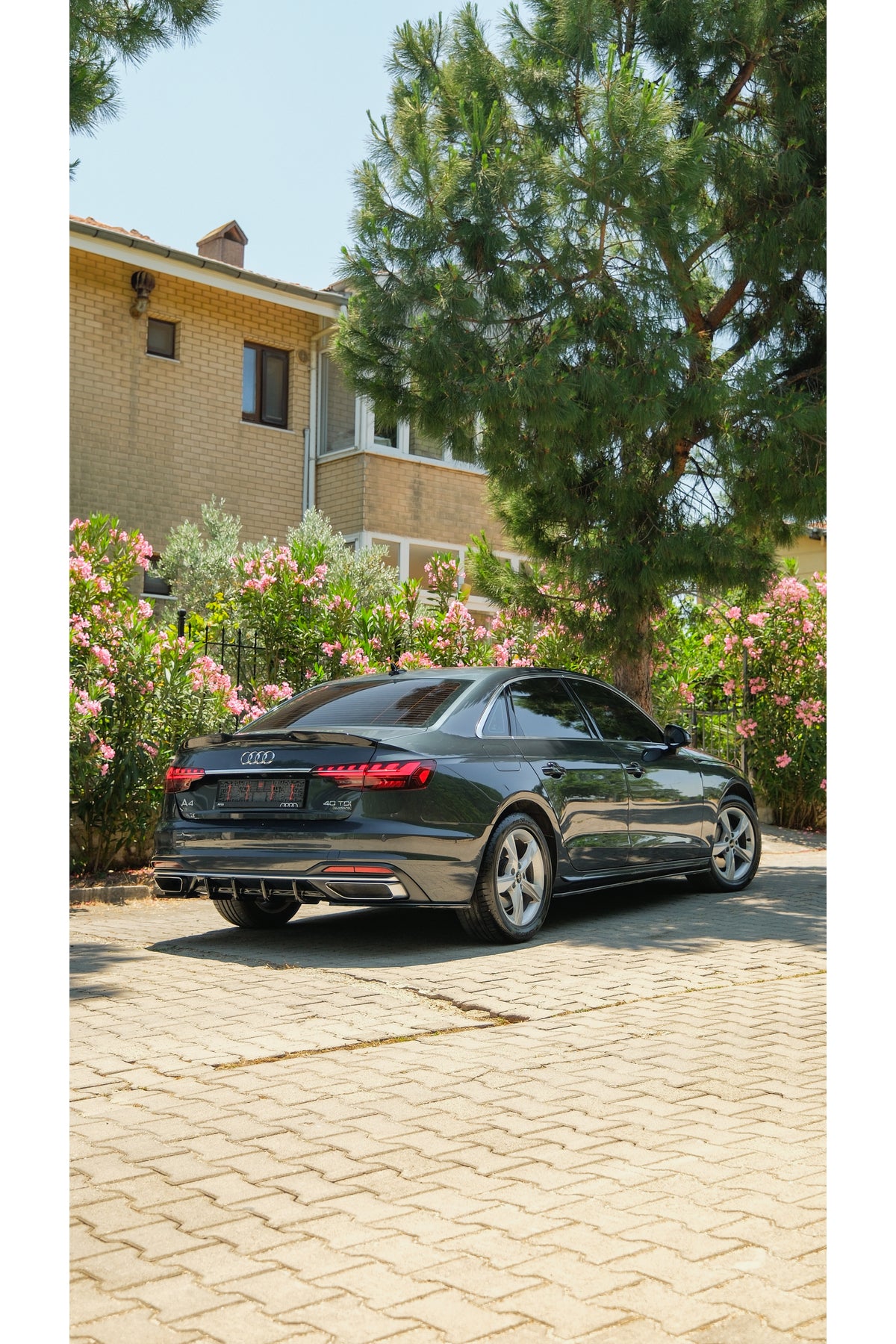 Audi A4 Difüzör 2019-2024 | Standart / Advanced / Business Uyumlu Parlak Siyah Arka Difüzör