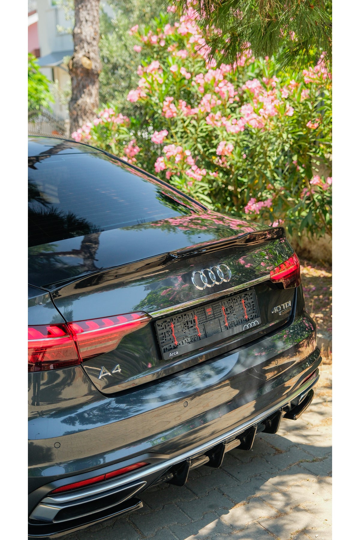 Audi A4 Difüzör 2019-2024 | Standart / Advanced / Business Uyumlu Parlak Siyah Arka Difüzör