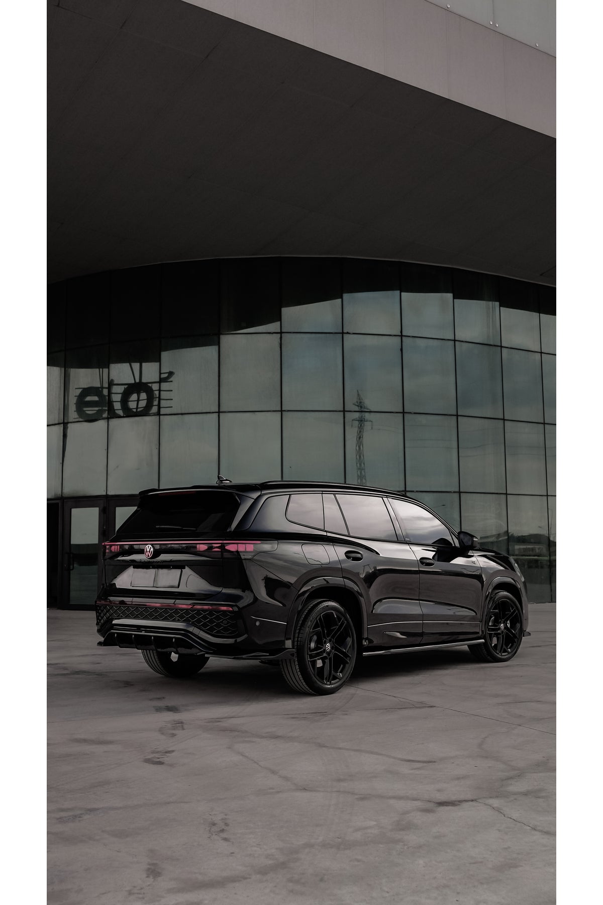 Volkswagen Tayron 2025+ R-Line Piano Black Bagaj Spoilerı | Parlak Siyah Premium Tasarım