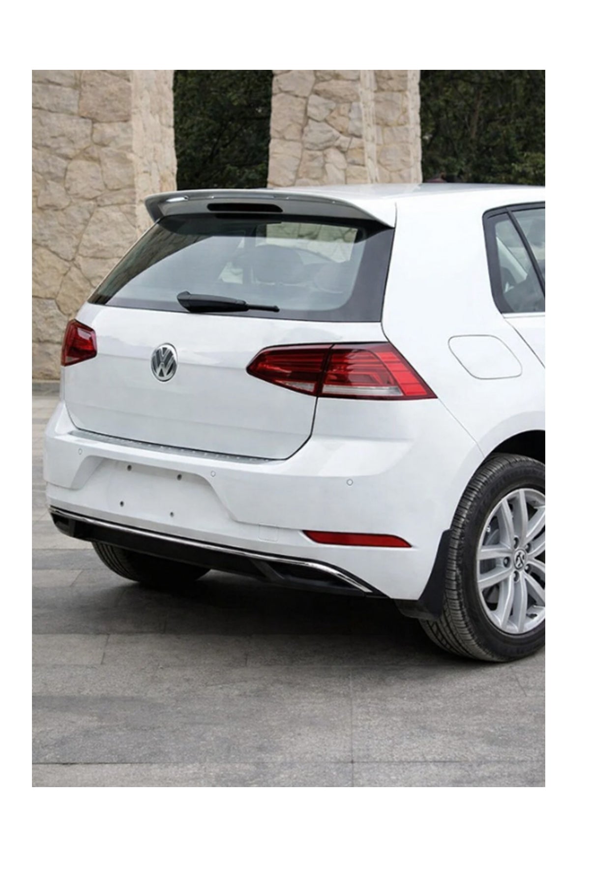 Volkswagen Golf 7 Beyaz Spoiler | Sportif Tasarım | Şık Arka Görünüm