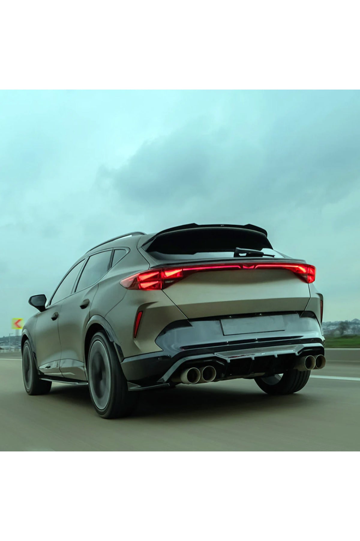 Cupra Formentor 2024+ Arka Difüzör Piano Black Difüzör Eki