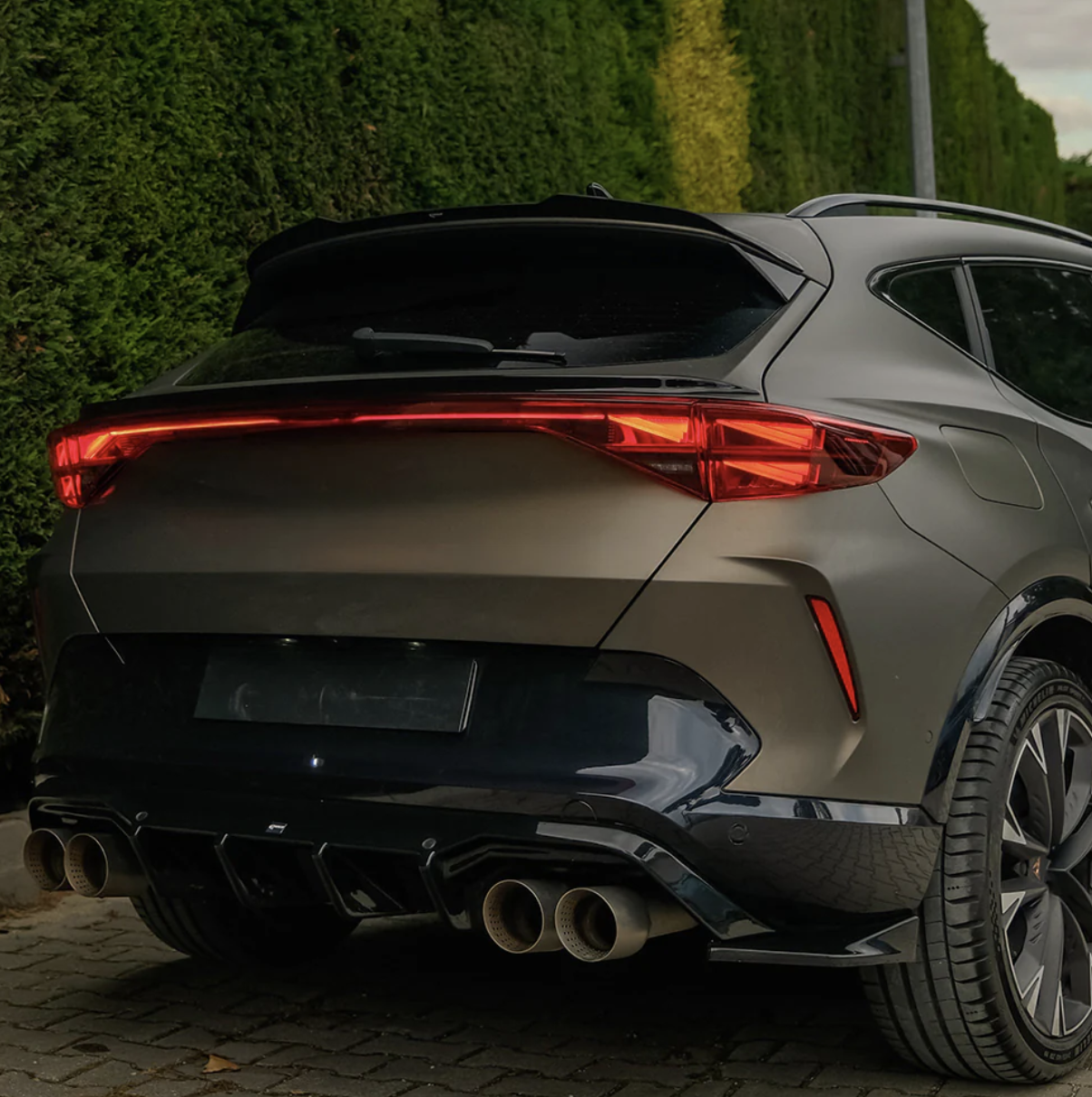 2020+ Cupra Formentor Bagaj Üstü Spoiler Piano Black Abs
