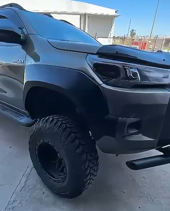 Toyota Hilux Invincible 2021 Ve Üzeri Gr Dodik Seti Çamurluk Dodik Kaplama Mat Siyah Abs Plastik 4 Parça