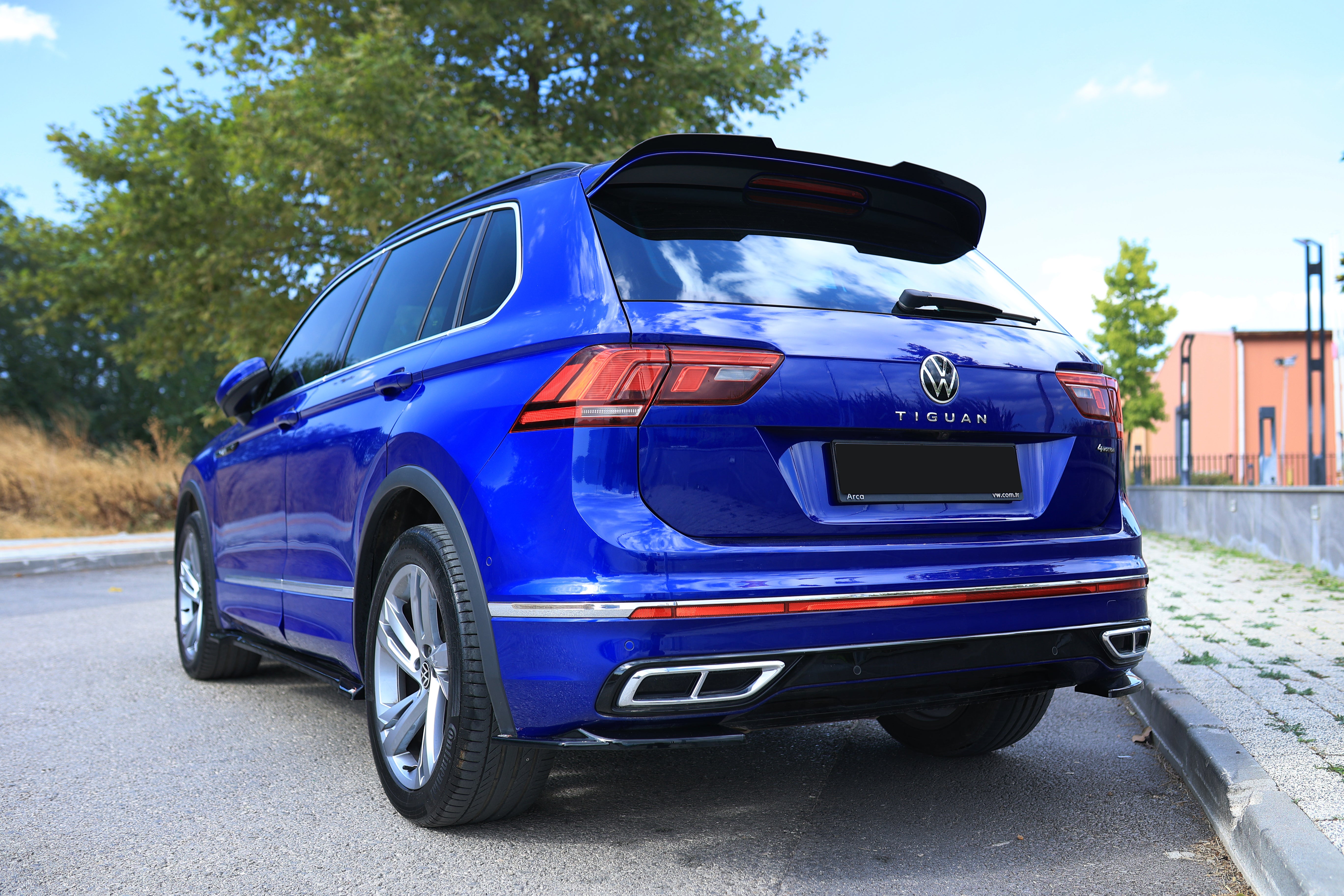 Volkswagen Tiguan R-Line 2020-2024 Parlak Siyah Arka Flap Seti | Sportif Arka Tampon Eki